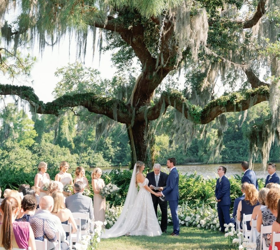 Wedding couple walking under some willow trees